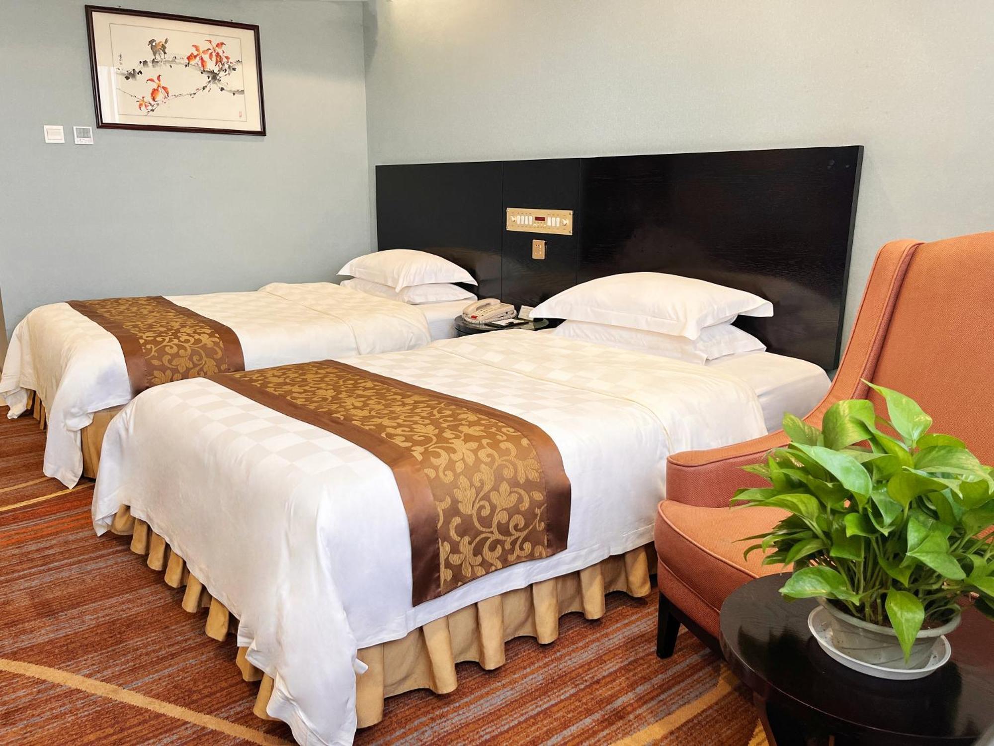 Skyline Plaza Hotel Guangzhou Bagian luar foto