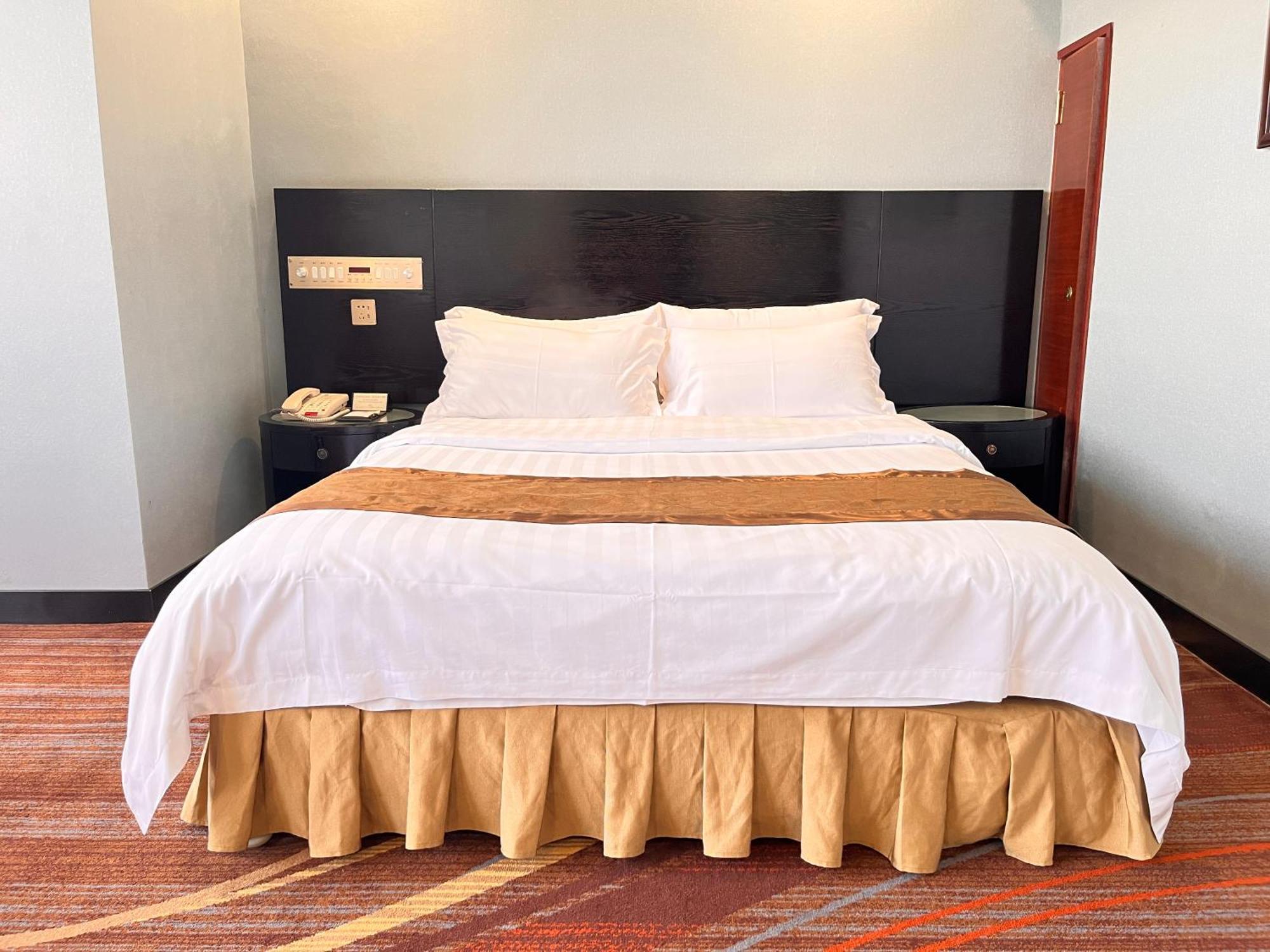 Skyline Plaza Hotel Guangzhou Bagian luar foto