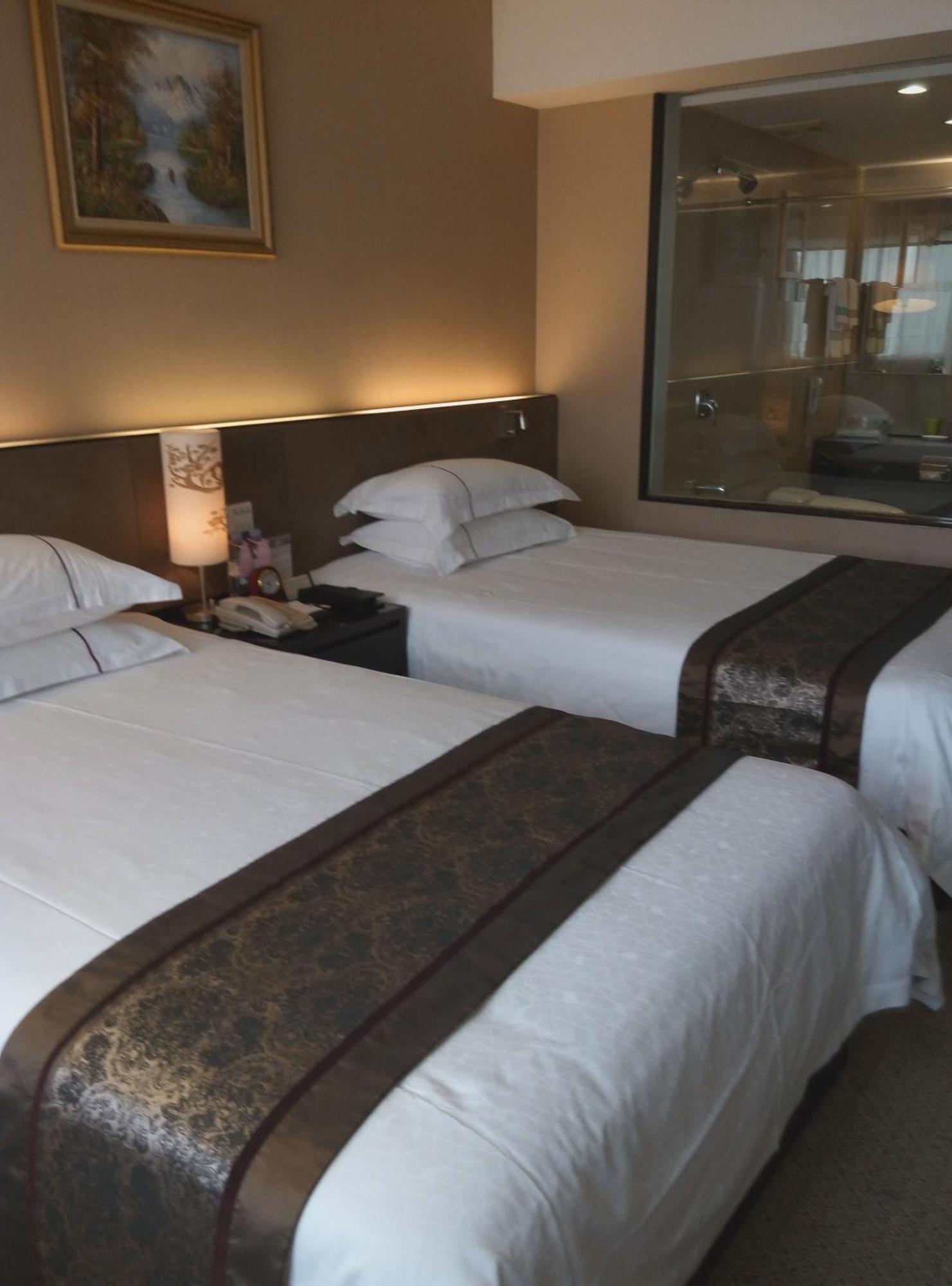 Skyline Plaza Hotel Guangzhou Bagian luar foto